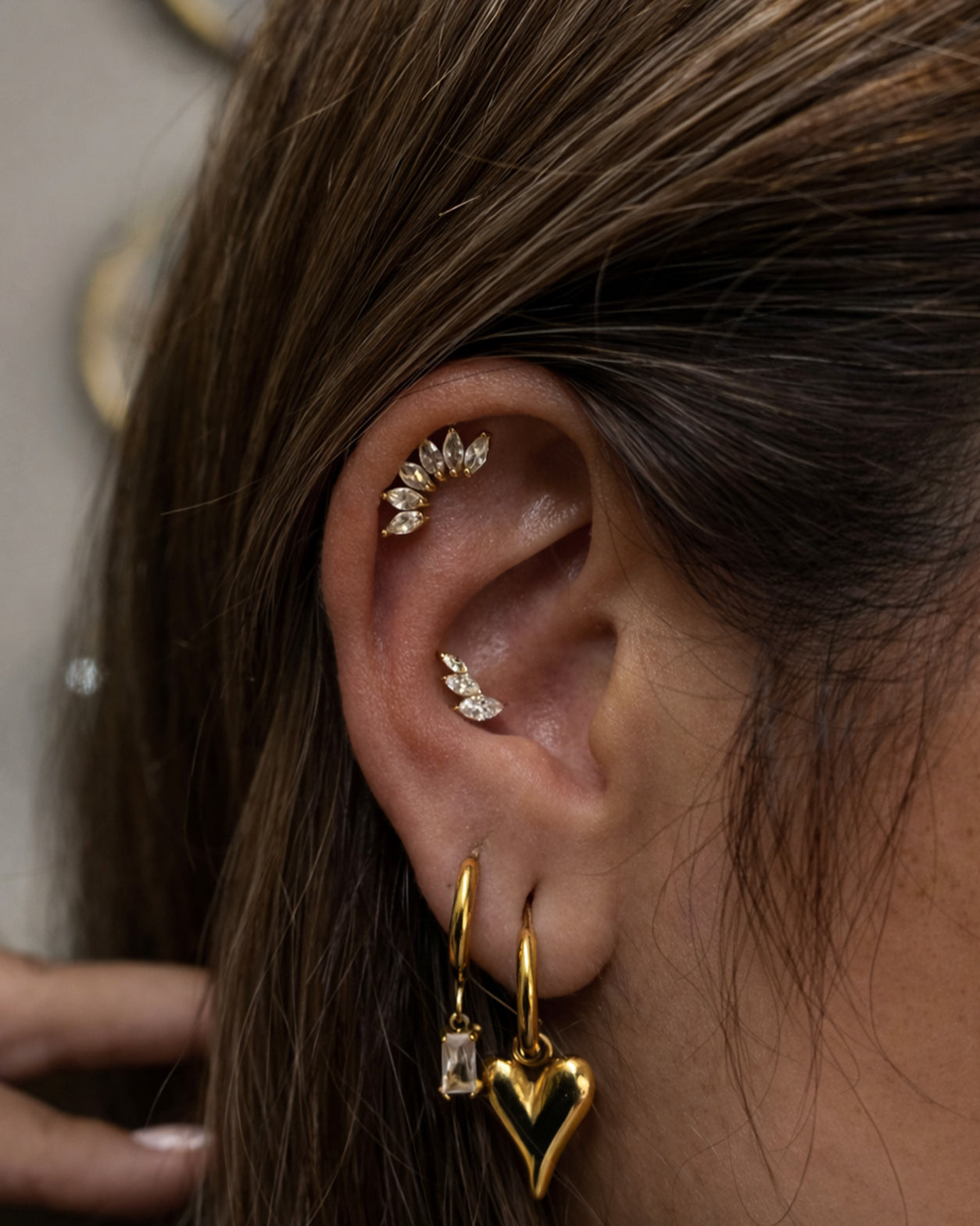 Titanium Piercing met Drie Marquise Steentjes - Brielle