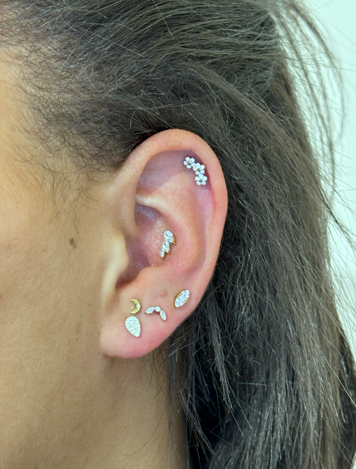Titanium Flower Shaped Cluster Piercing - Jule