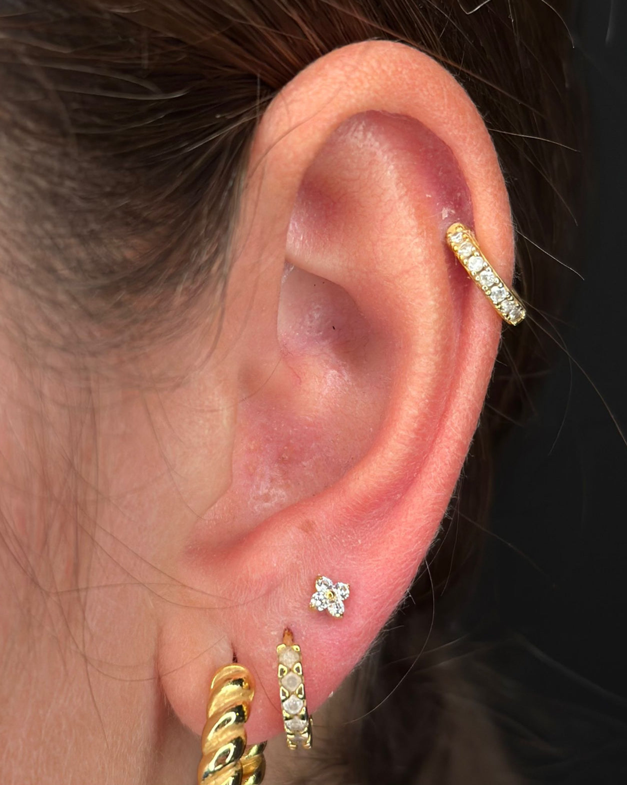 Piercing en fleur subtile en titane avec cristaux - Lua