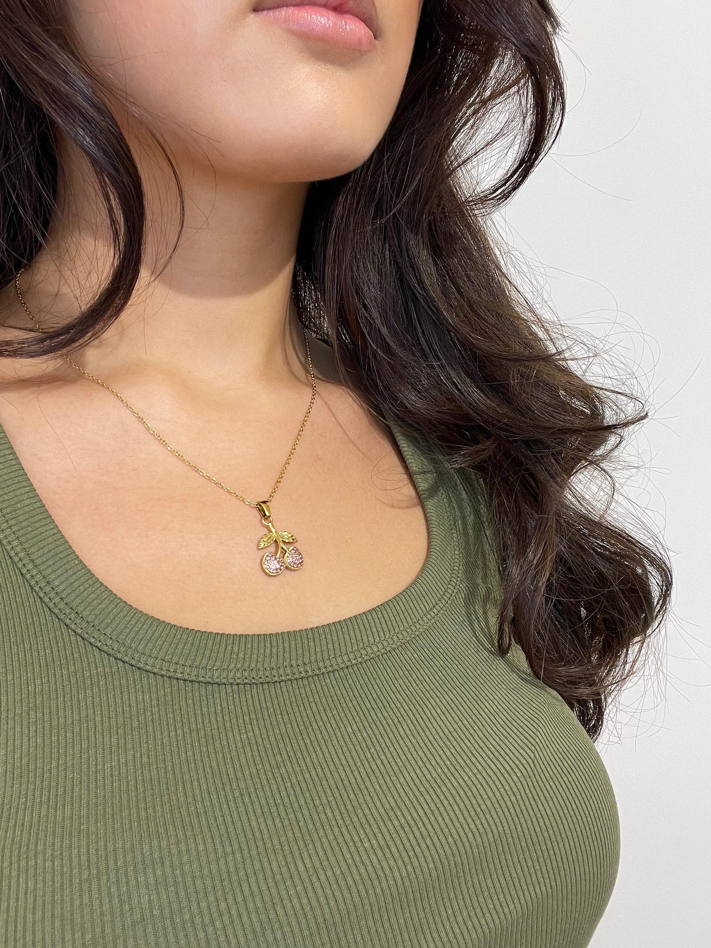 Gouden Ketting met Kers Hanger en Roze Steentjes - Chinook